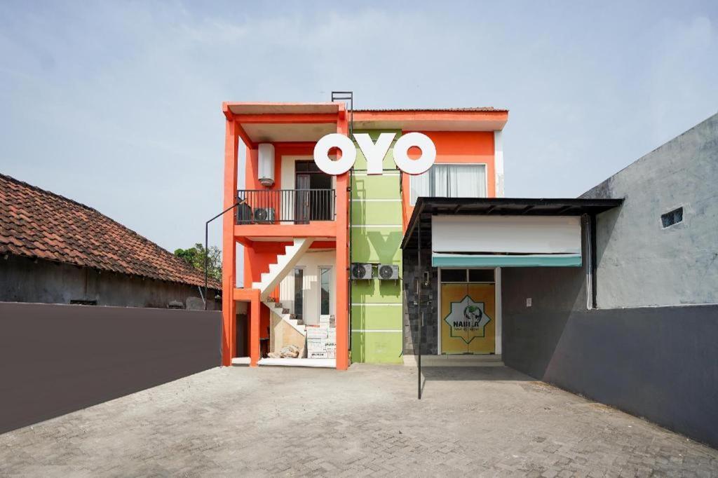 Oyo 223 Penginapan Nabila Syariah Tambakoso Esterno foto